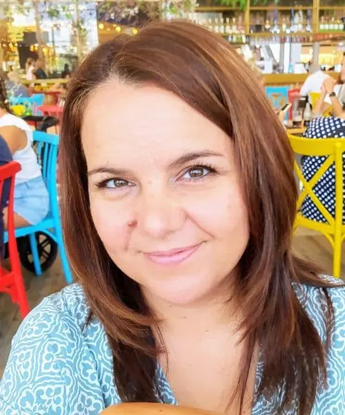 Soy Elena Baglietto, ilustradora y creativa con varios años de experiencia y varios proyectos realizados.